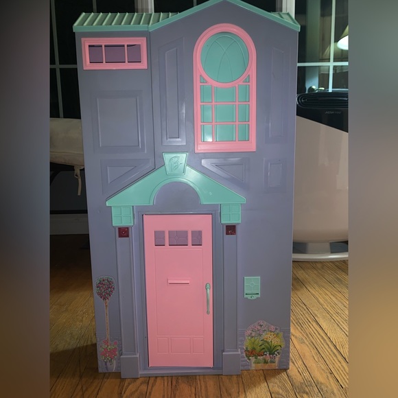 COPY - Barbie Interactive Foldable Townhouse Dollhouse - Picture 3 of 9